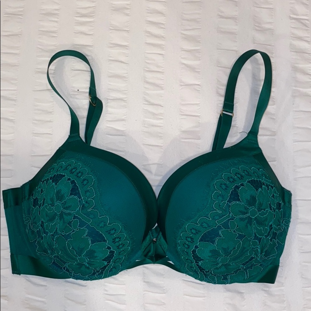 Green Victoria’s Secret push-up bra